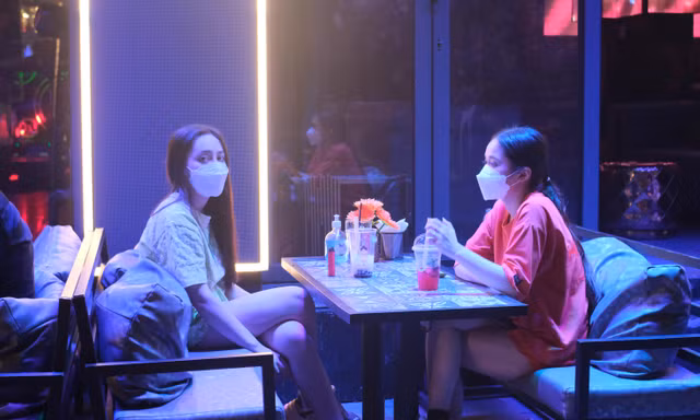 Quán bar ở Phố Tây Bùi Viện thành nơi bán cơm tấm, sinh tố