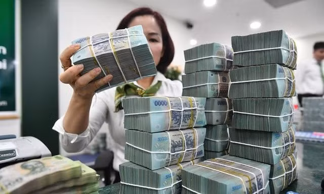 Tiền gửi người dân vào ngân hàng cao kỷ lục