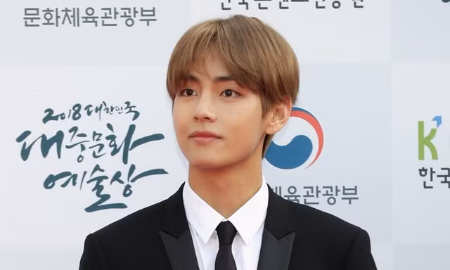 V (BST) khiến nhiều idol K-pop ghen tỵ vì được người hâm mộ gửi tên lên sao Hoả, mua tặng sao.
