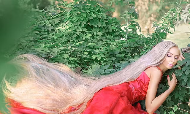 ‘Nàng Rapunzel đời thực’ được đàn ông săn đón vì mái tóc dài gần 2m