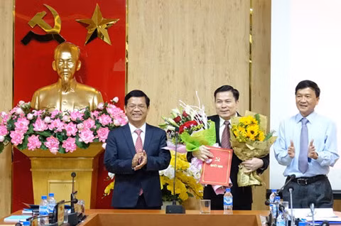 Tân Phó Tổng Thanh tra Chính phủ Trần Văn Minh (ở giữa).