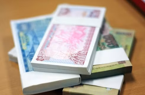Tiền lẻ mới in mệnh giá từ 10.000 đồng trở xuống không được đưa vào lưu thông dịp Tết. Ảnh: Nhật Minh.