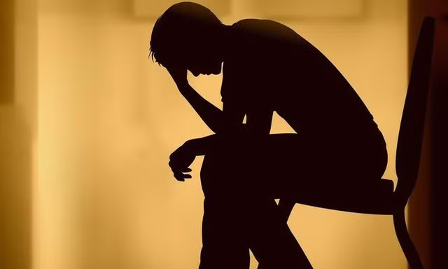Thầy giáo thấy mình nông cạn sau 4 năm tặng cả lớp 1 câu nói