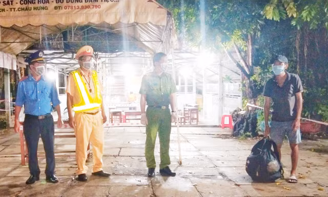 Một thanh niên đi bộ từ Bình Phước về Cà Mau tránh dịch