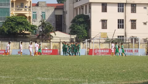 Hải Dương (trắng) giành vé sau chiến thắng trước Bình Định