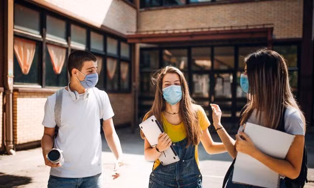 Số người trẻ từ 18-22 tuổi ở Mỹ nhập viện vì COVID-19 ngày càng tăng. Ảnh minh hoạ: Internet