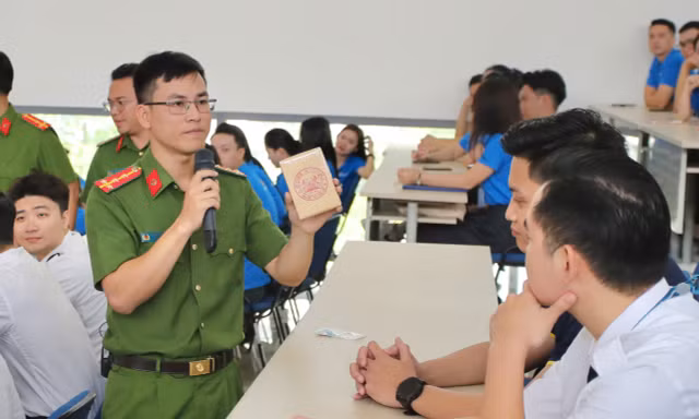 Gương mặt trẻ Việt Nam tiêu biểu 2024 - Đại úy Trần Vĩnh Chiến tuyên truyền phòng chống tội phạm ma túy 