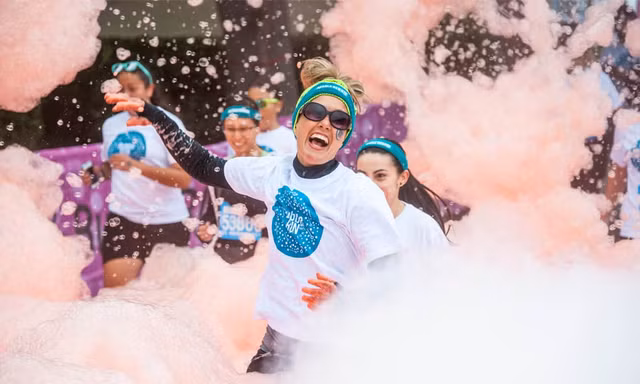 Đường chạy bong bóng đầu tiên ở Việt Nam và 'dàn sao Rap Việt' khiến giới trẻ đứng ngồi không yên