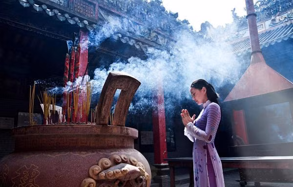 Nên làm điều gì trong tháng cô hồn?