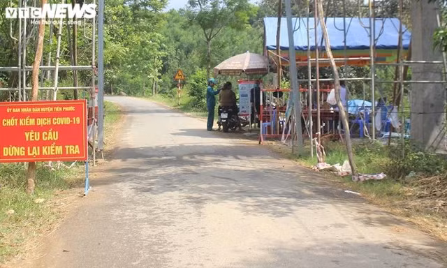 Chốt kiểm soát dịch COVID-19 xã Tiên Sơn - nơi Tình tấn công lực lượng chức năng. Ảnh: VTC News