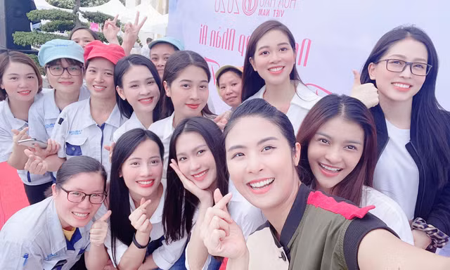 ‘Người đẹp nhân ái’: Thí sinh HHVN mở ‘Phiên chợ tử tế’ cho 500 công nhân 