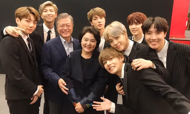 Tổng thống Hàn Quốc và loạt sao chúc mừng BTS đạt thành tích ‘khủng’