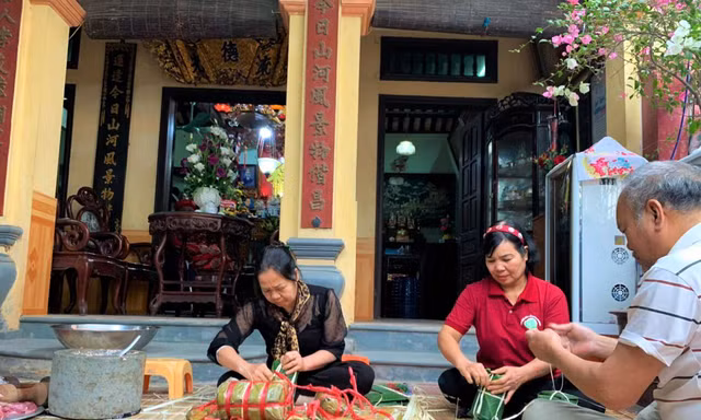 Thăm gia đình 3 thế hệ gần nửa thế kỉ làm giò chả Ước Lễ