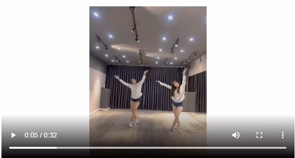 Hoa hậu Thùy Linh, Người đẹp biển Nguyễn Loan 'song kiếm hợp bích' cover nhạc BTS