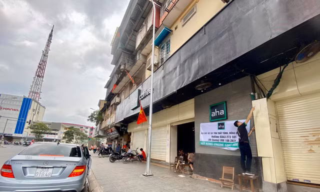 Quán cà phê đóng cửa chuyển phục vụ online trên phố Phạm Ngọc Thạch (Hà Nội)