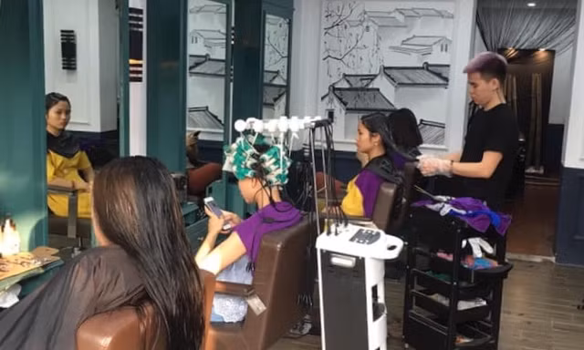 Chị em chi tiền triệu làm đẹp, salon 'hốt bạc' ngày cuối năm