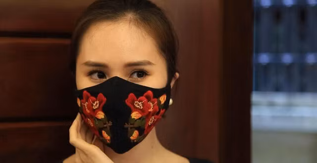 Khẩu trang thêu lên ngôi trong mùa dịch COVID-19
