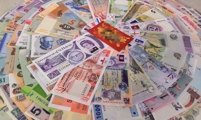 Trên một trang bán hàng, bộ tiền 180 tờ có giá 11,5 triệu đồng/ bộ