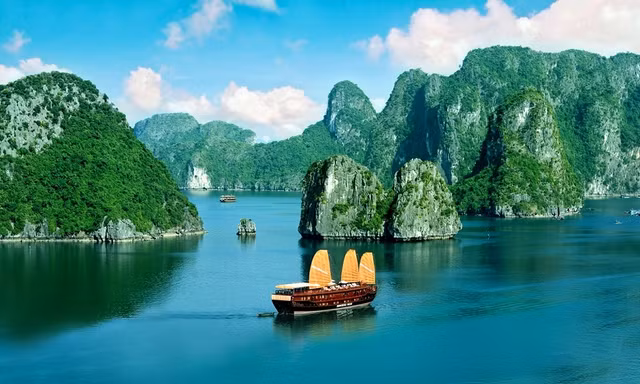 Du lịch Việt Nam ảnh hưởng nghiêm trọng vì dịch COVID-19