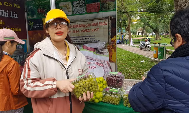 Đặc sản vùng miền 'đổ bộ' chợ Tết Thủ đô 
