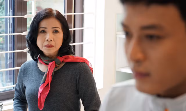 Điều ít biết về mẹ chồng tương lai của Hoàng Thuỳ Linh trong ‘Mê cung’