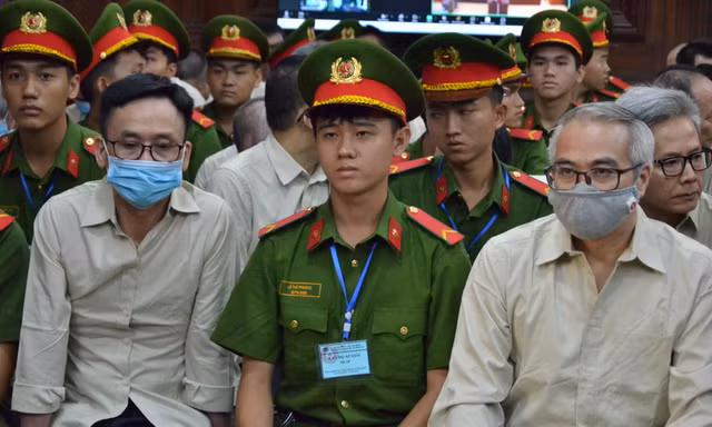 Hai cựu Cục trưởng Cục ĐKVN tại phiên tòa hôm nay 22/7.
