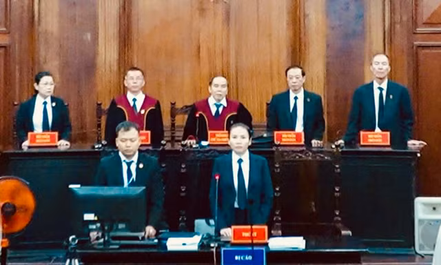 Hội đồng xét xử.