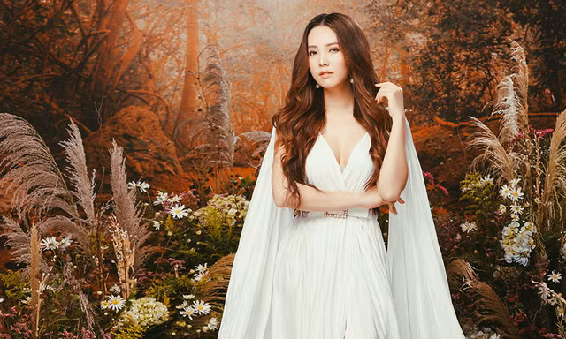 Á hậu đẹp nhất VTV hiếm hoi mặc sexy, khoe vòng một gợi cảm