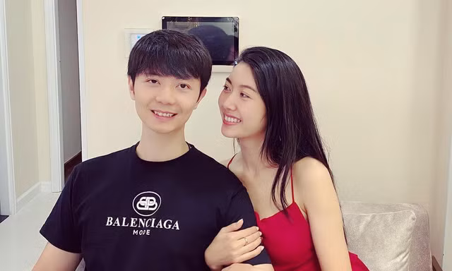Á hậu Thuý Vân hạnh phúc bên bạn trai.