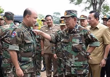 Ông Hun Sen chỉ đạo quân đội chuẩn bị cho xung đột, kêu gọi dân đào hào
