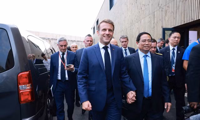 Thủ tướng Phạm Minh Chính và Tổng thống Pháp Emmanuel Macron. Ảnh: VGP