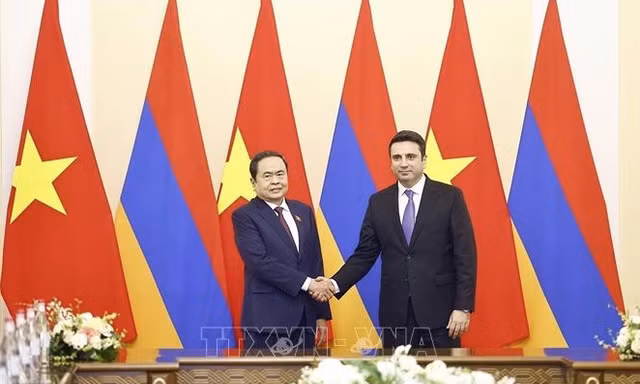 Chủ tịch Quốc hội Trần Thanh Mẫn trong cuộc gặp hẹp Chủ tịch Quốc hội Armenia Alen Simonyan. (Ảnh: TTXVN)