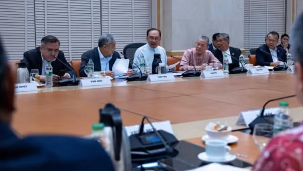 Thủ tướng Malaysia Anwar Ibrahim chủ trì cuộc họp của Trung tâm chỉ huy địa kinh tế quốc gia (NGCC) ngày 4/4, sau khi Tổng thống Mỹ Donald Trump công bố thuế đối ứng. (Ảnh: Instagram)