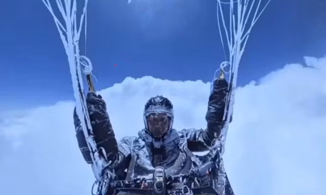 Trung Quốc điều tra sự cố hy hữu khi người chơi dù lượn bị cuốn lên mây