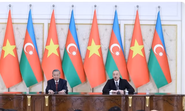 Tổng Bí thư Tô Lâm và Tổng thống Azerbaijan tại cuộc họp báo thông báo kết quả hội đàm. Ảnh: TTXVN