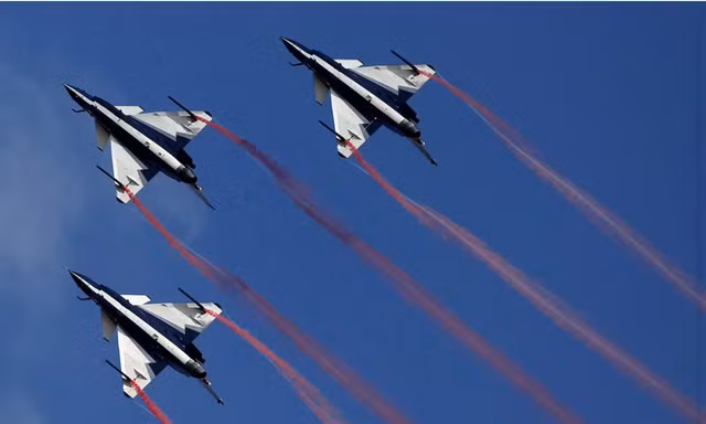 Đội hình máy bay chiến đấu J-10 của Trung Quốc. (Ảnh: Reuters)