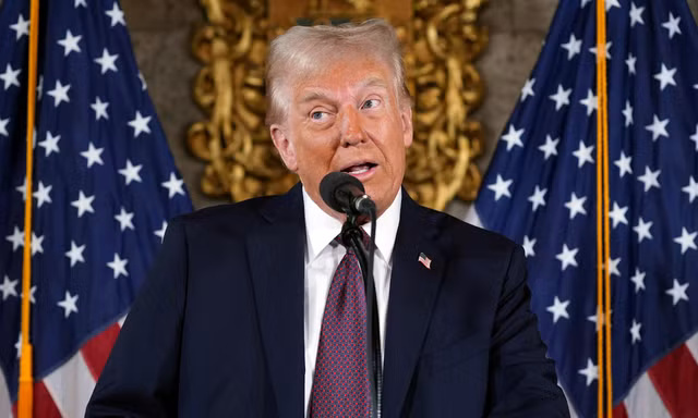 Ông Trump phát biểu trong cuộc họp báo ở Mar-a-Lago ngày 7/1. (Ảnh: AP)