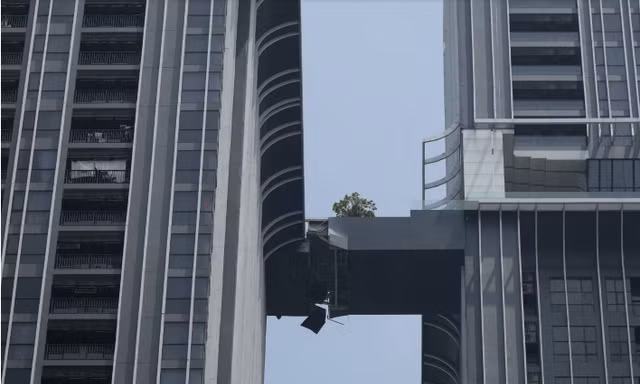 Công tác cứu hộ tại hiện trường vụ sập tòa nhà 30 tầng đang xây dựng dở ở Bangkok. (Ảnh: Getty)