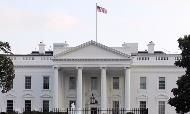 Phía trước Nhà Trắng. (Ảnh: Newsweek)