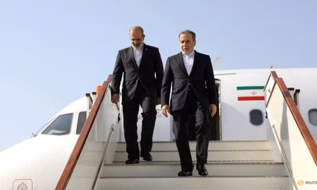 Ngoại trưởng Iran Abbas Araghchi đến Muscat, Oman, tham gia đàm phán với phái đoàn Mỹ ngày 25/4. (Ảnh: WANA)