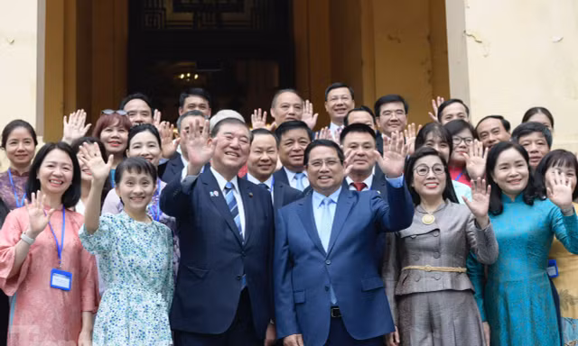 Hai Thủ tướng Việt - Nhật cùng uống cà phê, thăm Bảo tàng Lịch sử quốc gia