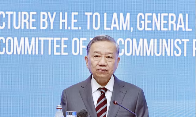 Tổng Bí thư Tô Lâm có bài phát biểu tại Học viện Hành chính công trực thuộc Tổng thống Kazakhstan. Ảnh: TTXVN
