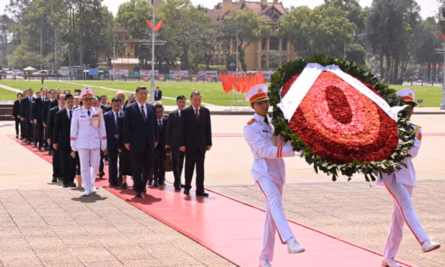 Tổng Bí thư, Chủ tịch nước Trung Quốc Tập Cận Bình vào Lăng viếng Chủ tịch Hồ Chí Minh