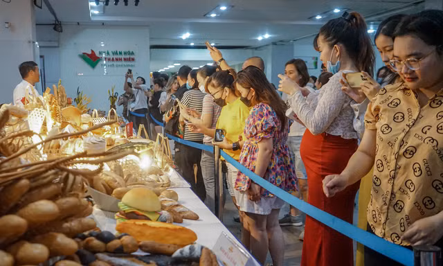 Lễ hội bánh mì đầu tiên tại Việt Nam khai mạc, du khách nườm nượp tham quan