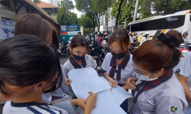 Đề thi Toán bám sát đề minh họa, nhiều thí sinh dễ lấy điểm cao