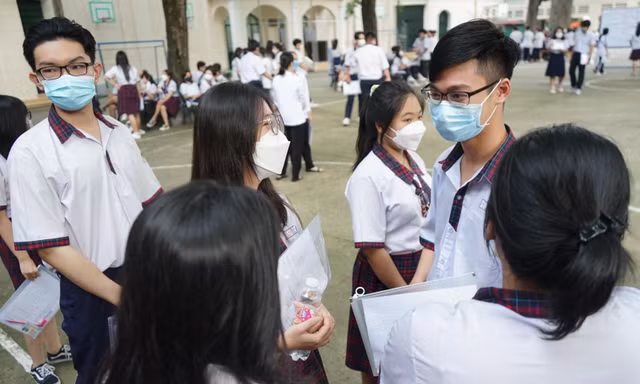 Sĩ tử TPHCM thi nhau dự đoán đề thi môn ngữ văn 