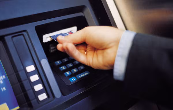Chưa thu phí giao dịch nội mạng ATM