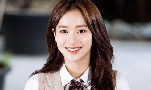 Lên tiếng bênh vực em nhưng chị gái Naeun (APRIL) lại đang "đổ thêm dầu vào lửa"?