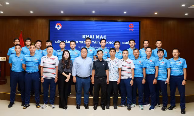 19 trọng tài tham gia giai đoạn thực hành VAR khóa 4