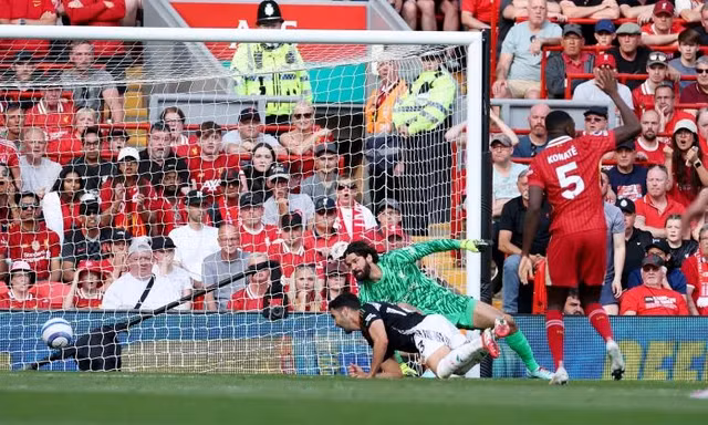 Liverpool và Arsenal bất phân thắng bại 